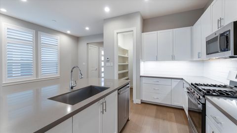 Tiny photo for 5834 Kiam Street, Houston, TX 77007 (MLS # 33865968)