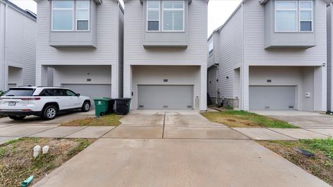 Tiny photo for 5834 Kiam Street, Houston, TX 77007 (MLS # 33865968)