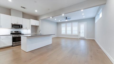 Tiny photo for 5834 Kiam Street, Houston, TX 77007 (MLS # 33865968)