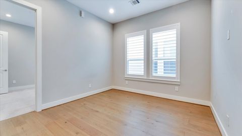 Tiny photo for 5834 Kiam Street, Houston, TX 77007 (MLS # 33865968)