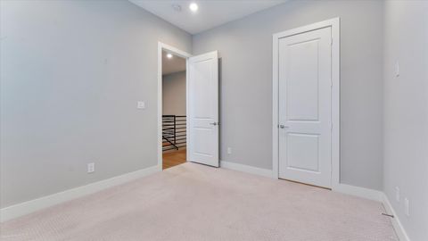 Tiny photo for 5834 Kiam Street, Houston, TX 77007 (MLS # 33865968)