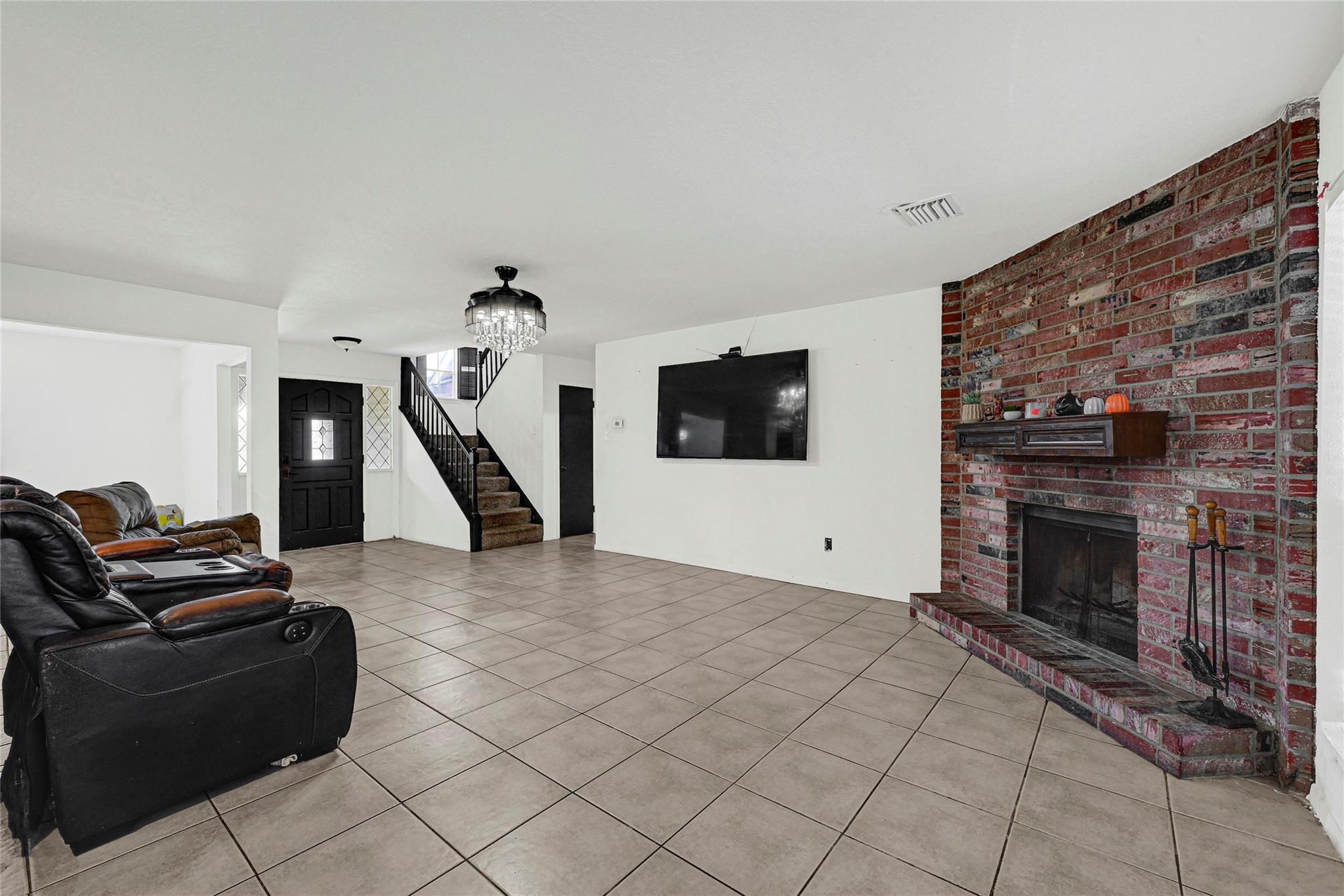 3911 Thistlewood Drive