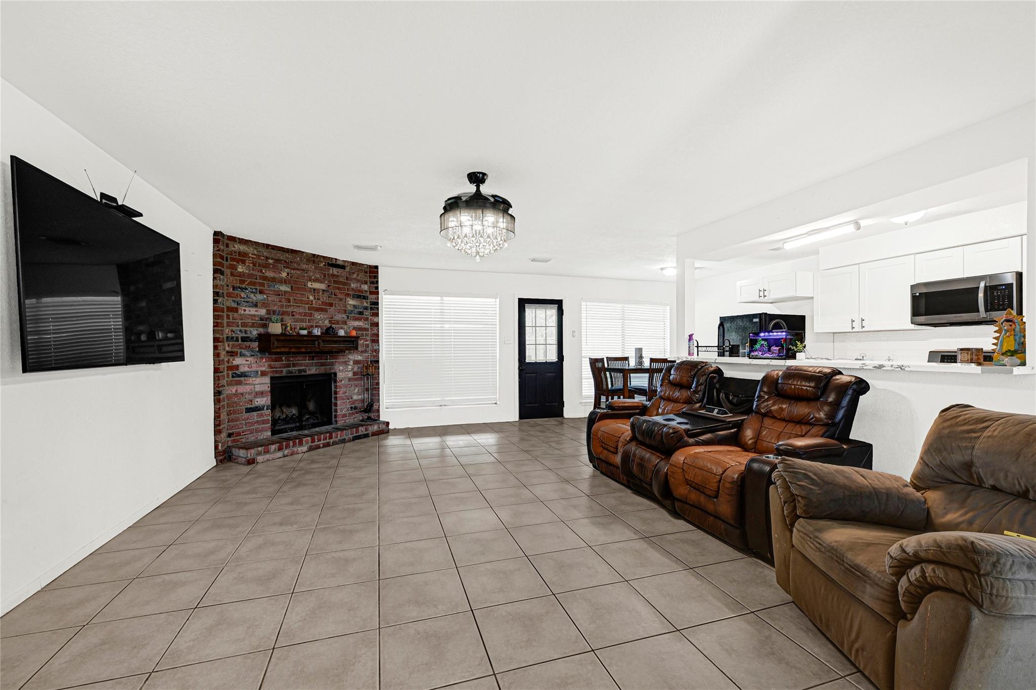 3911 Thistlewood Drive