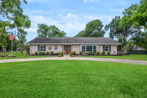 Photo of 5707 Guyler Street, Wallis, TX 77485 (MLS # 39676102)