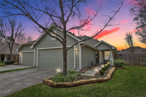 Photo of 39 Trafalgar Place, Conroe, TX 77384 (MLS # 36618480)