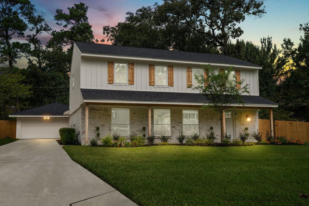 Photo of 710 Thornwood, Shenandoah, TX 77381 (MLS # 54824911)