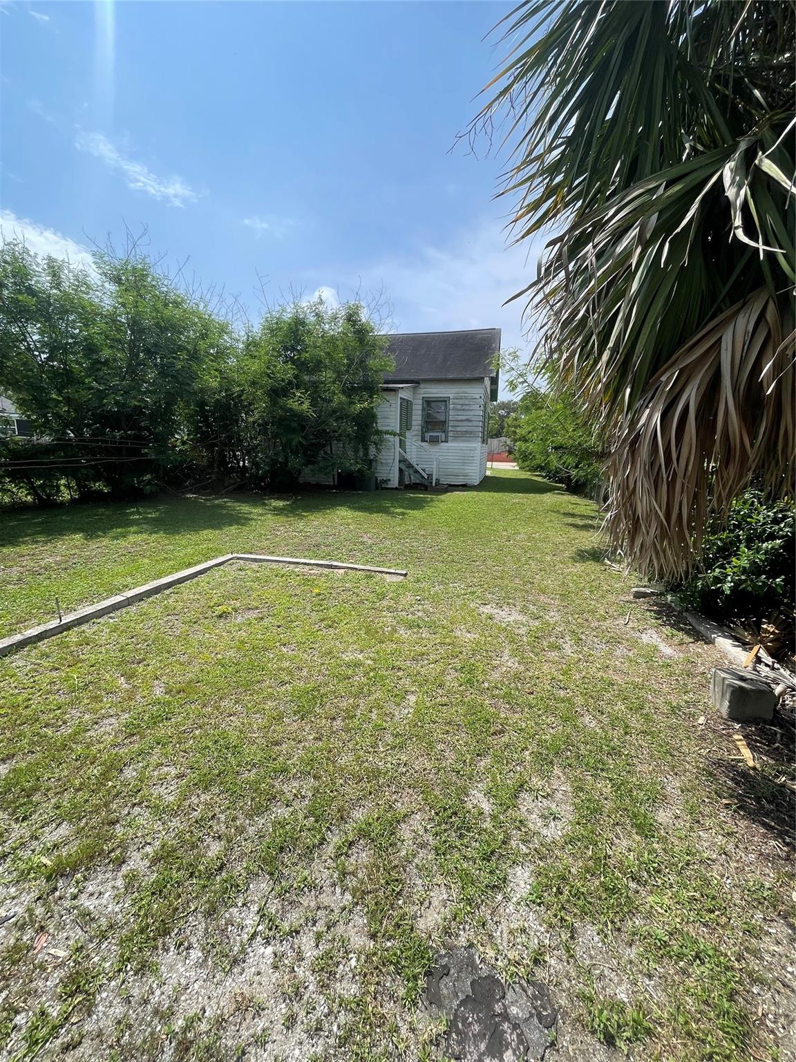 4618 Avenue Q 1/2