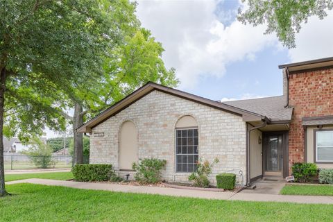 Photo of 11776 S Kirkwood Road, Stafford, TX 77477 (MLS # 12812861)