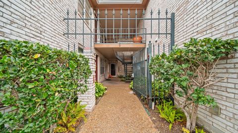 Tiny photo for 421 Emerson Street #5, Houston, TX 77006 (MLS # 53797011)