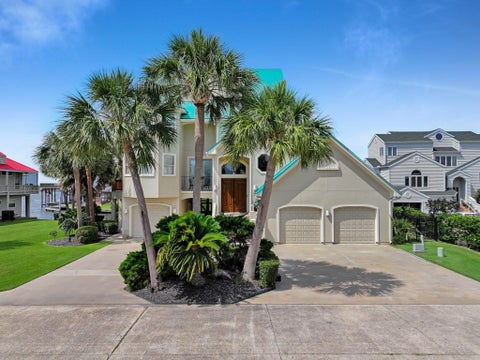 Photo of 425 Island Way, Port Arthur, TX 77640 (MLS # 50661573)
