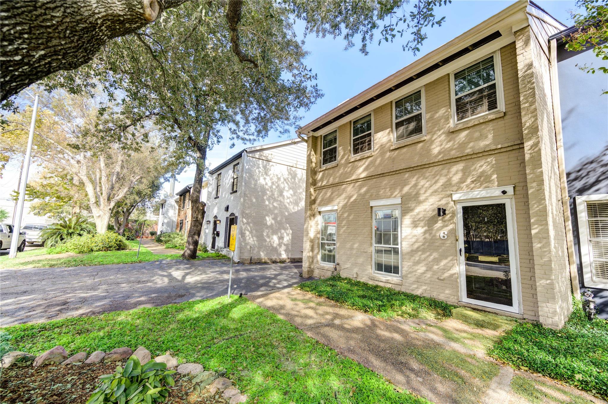 940 Wycliffe Drive 6