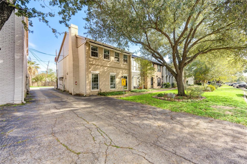 Photo of 940 Wycliffe Drive #6, Houston, TX 77079 (MLS # 72856314)