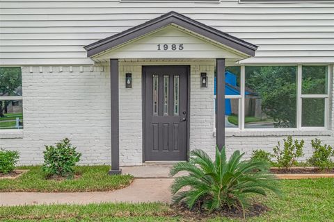 Tiny photo for 1985 Sherwood Forest Street, Houston, TX 77043 (MLS # 13210526)