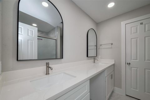 Tiny photo for 1985 Sherwood Forest Street, Houston, TX 77043 (MLS # 13210526)