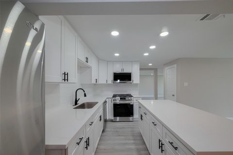 Tiny photo for 1985 Sherwood Forest Street, Houston, TX 77043 (MLS # 13210526)