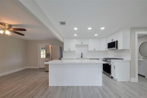 Tiny photo for 1985 Sherwood Forest Street, Houston, TX 77043 (MLS # 13210526)