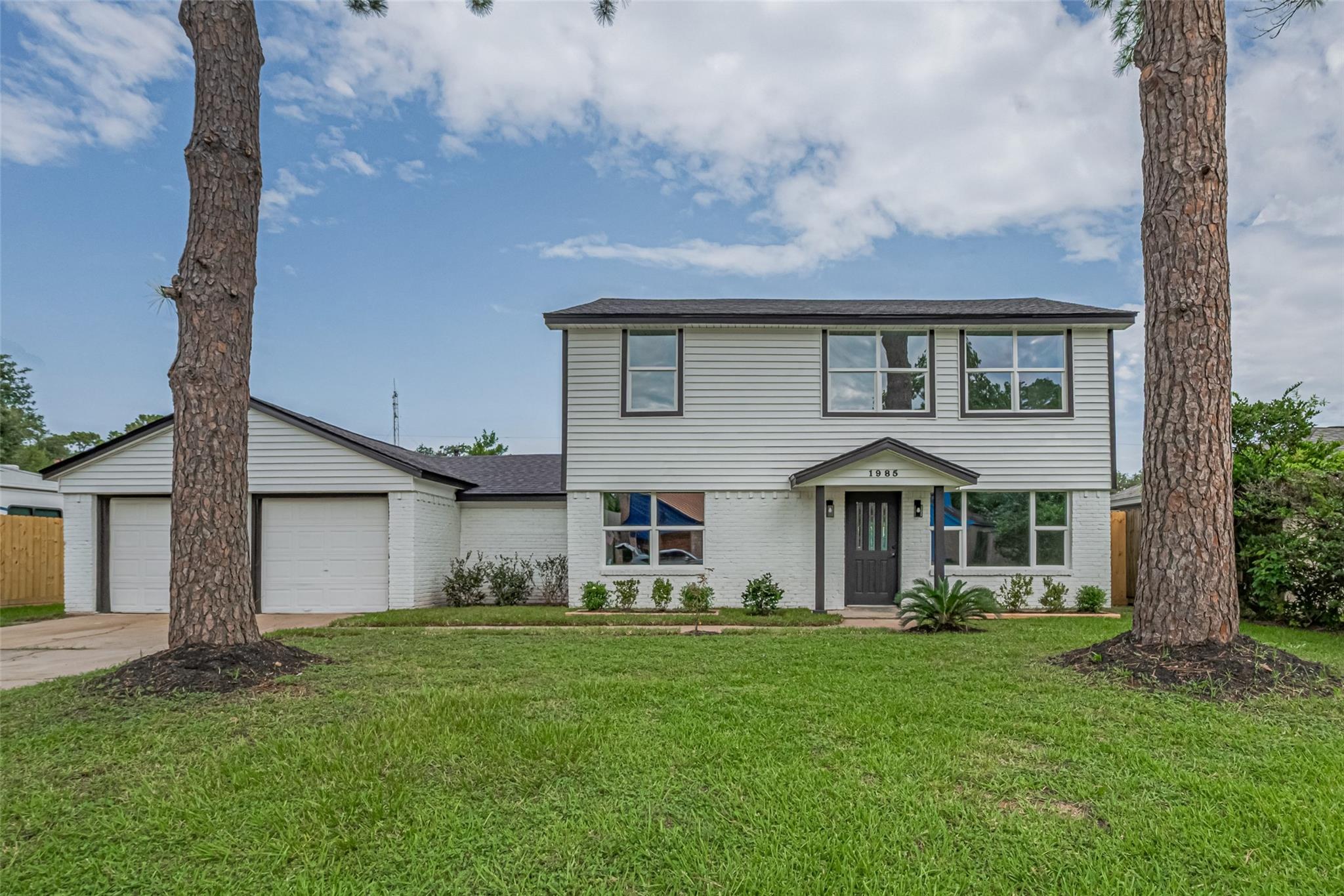 1985 Sherwood Forest Street