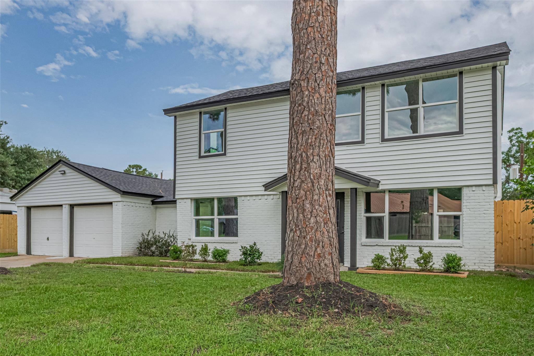 1985 Sherwood Forest Street