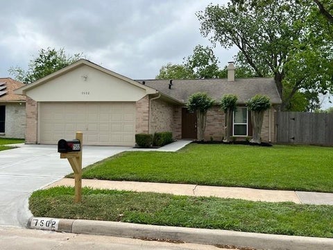 Photo of 7502 Trabajo Drive, Houston, TX 77083 (MLS # 16220429)