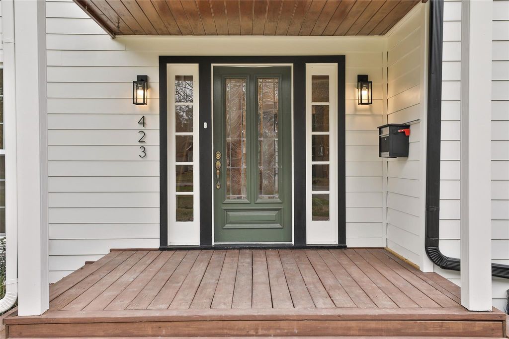 Photo of 423 W 32nd Street, Houston, TX 77018 (MLS # 48280692)