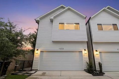 Photo of 1222 Mcneil Street, Houston, TX 77009 (MLS # 92169685)
