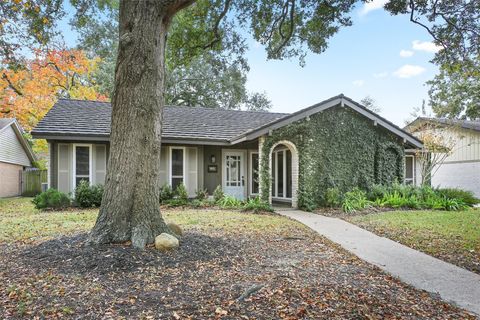 Photo of 18306 Barbuda Lane, Houston, TX 77058 (MLS # 24782644)