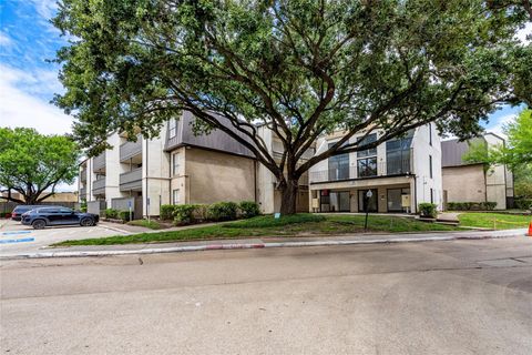 Photo of 3005 Walnut Bend Lane #12, Houston, TX 77042 (MLS # 20662097)