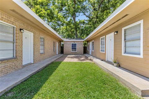 Photo of 1001 W Lobitt Street, Alvin, TX 77511 (MLS # 39540693)