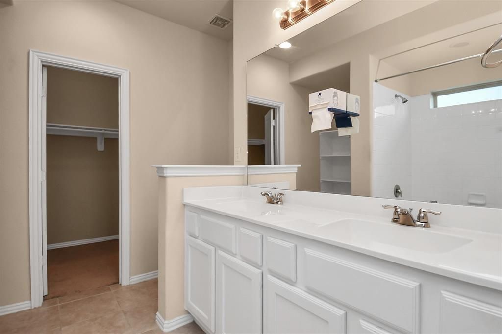 Photo of 1605 Summer City Drive, Houston, TX 77047 (MLS # 98454697)