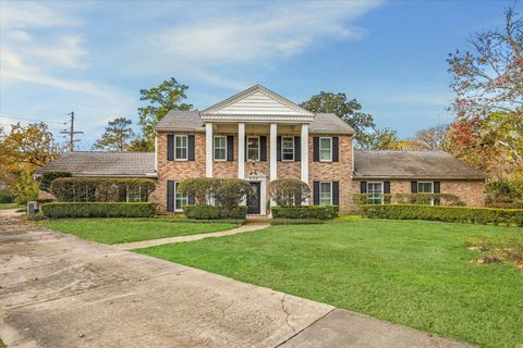 Photo of 660 Louisiana Park, Conroe, TX 77302 (MLS # 80288959)