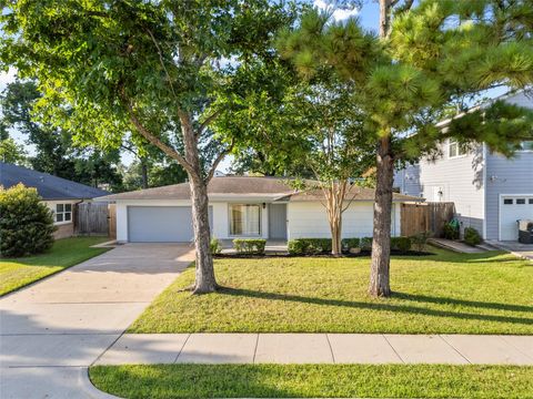 Photo of 5322 Windswept Lane, Houston, TX 77056 (MLS # 40519209)