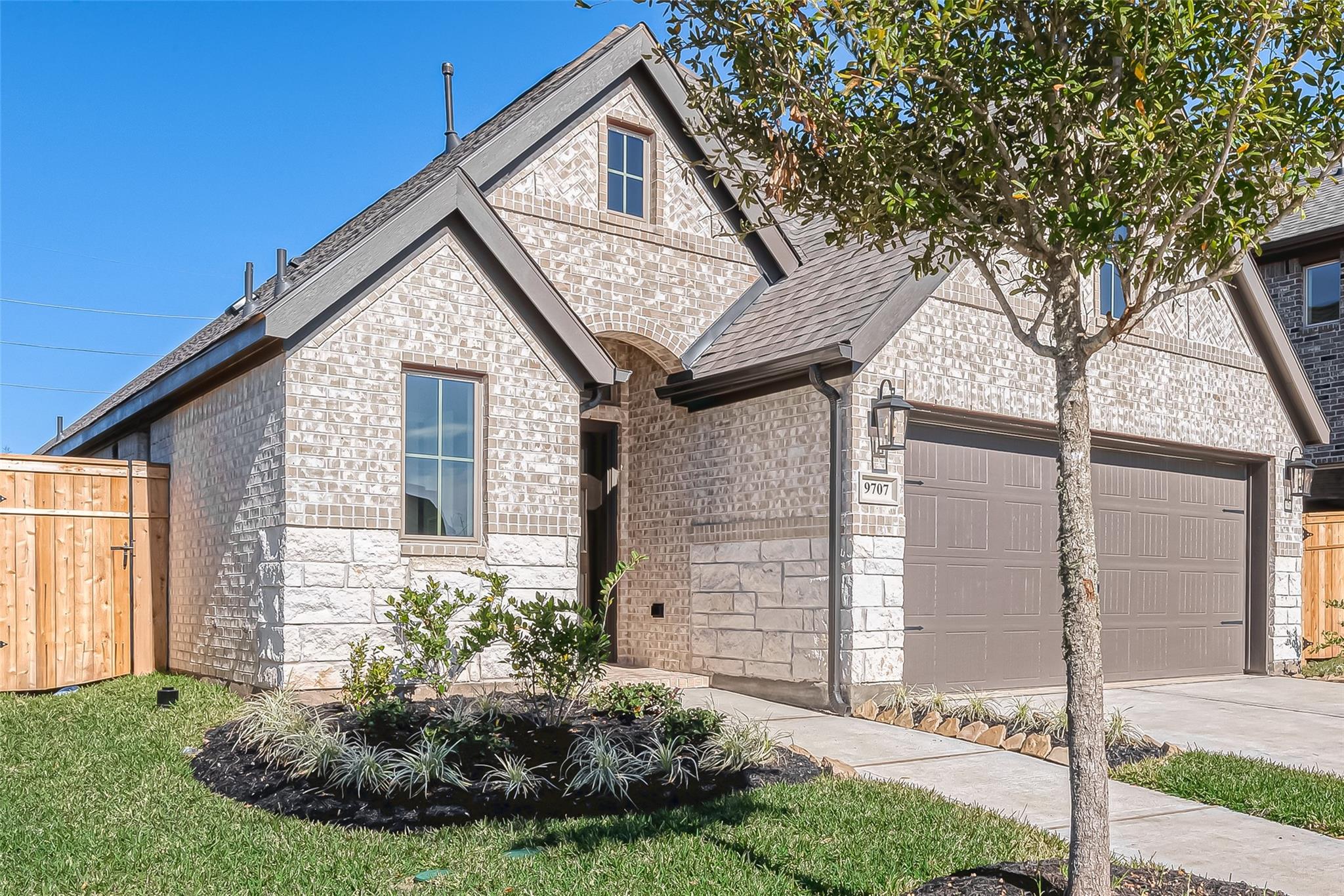 9707 Satsuma Path