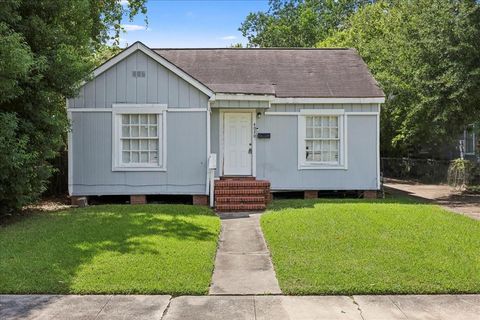 Photo of 4020 Ector Street, Beaumont, TX 77705 (MLS # 64587690)