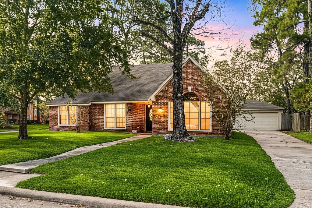 Photo of 4303 Haven Glen Drive, Houston, TX 77339 (MLS # 31744072)