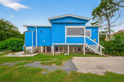 Photo of 1116 6th St St, San Leon, TX 77539 (MLS # 37951990)
