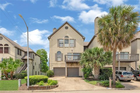 Photo of 2607 Sailboat Drive, Nassau Bay, TX 77058 (MLS # 81744534)