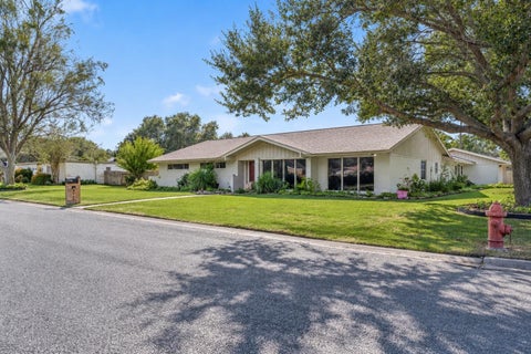 Photo of 2509 Hutchins Lane, El Campo, TX 77437 (MLS # 30684998)