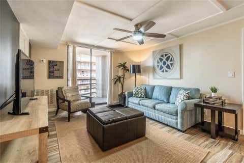 Photo of 3525 Sage Road #913, Houston, TX 77056 (MLS # 61697232)