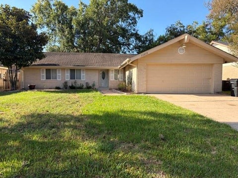 Photo of 11515 W Bellfort Avenue, Houston, TX 77099 (MLS # 64338545)