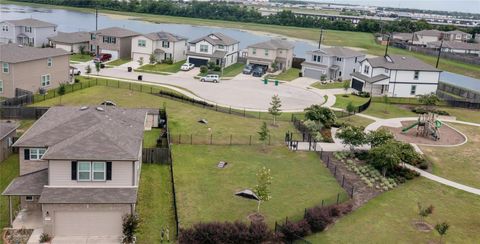Homes For Sale - 7047 Hobby Wind Ridge Drive<br/> Houston, TX 77075