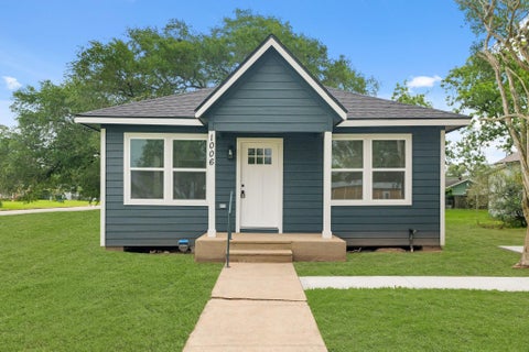 Photo of 1006 9th Street, Hempstead, TX 77445 (MLS # 76325184)