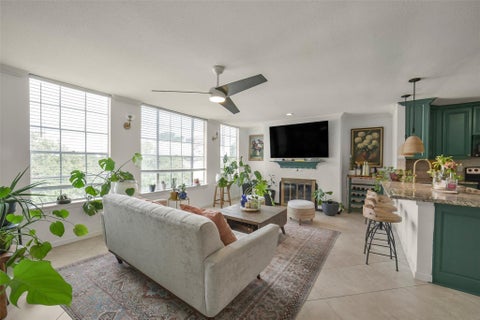 Photo of 2333 Bering Dr Drive #322, Houston, TX 77057 (MLS # 29692375)