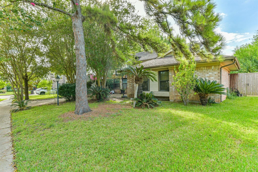 Photo of 14703 La Rana Drive, Houston, TX 77083 (MLS # 42114994)