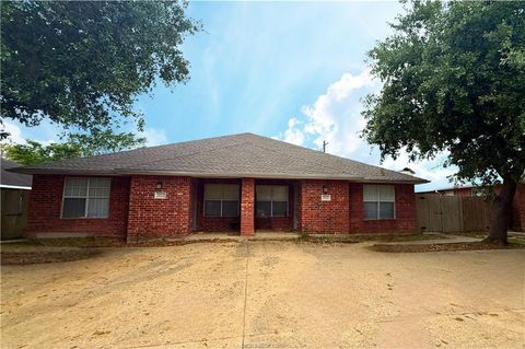 Photo of 2022 Legacy Lane, College Station, TX 77840 (MLS # 30242485)