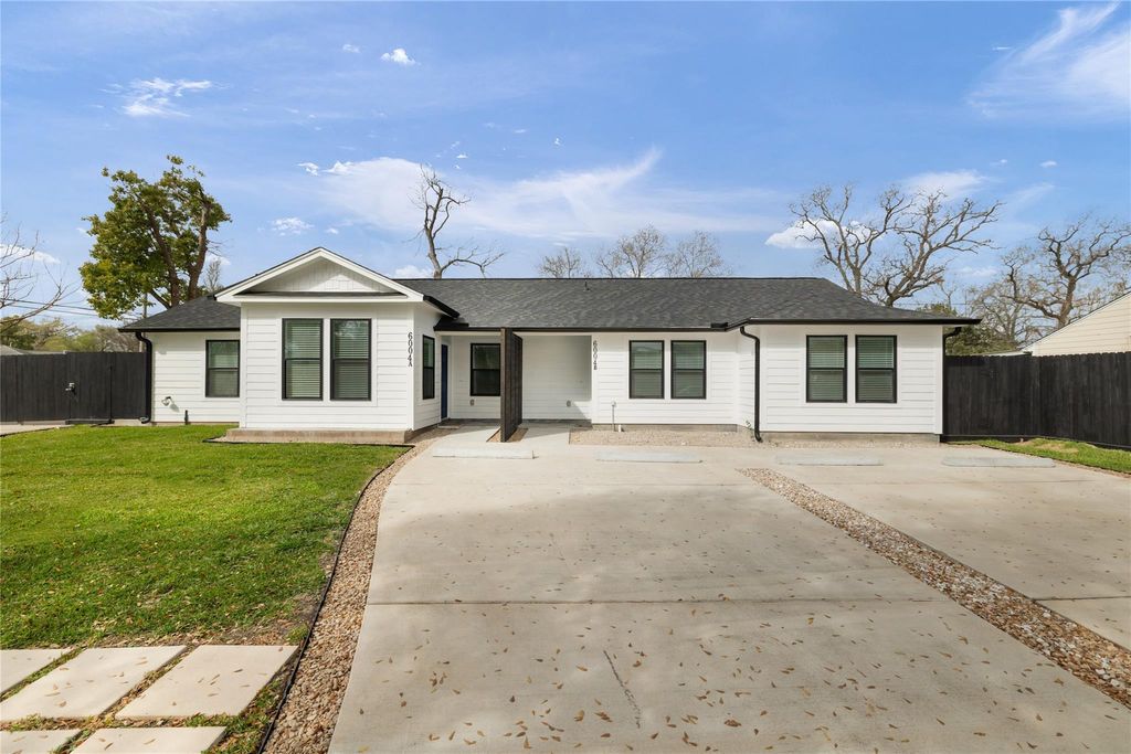 Photo of 6004 Bois D Arc Street #B, Houston, TX 77087 (MLS # 97501739)