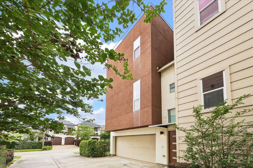 Photo of 6102 Maxie Street, Houston, TX 77007 (MLS # 64347582)