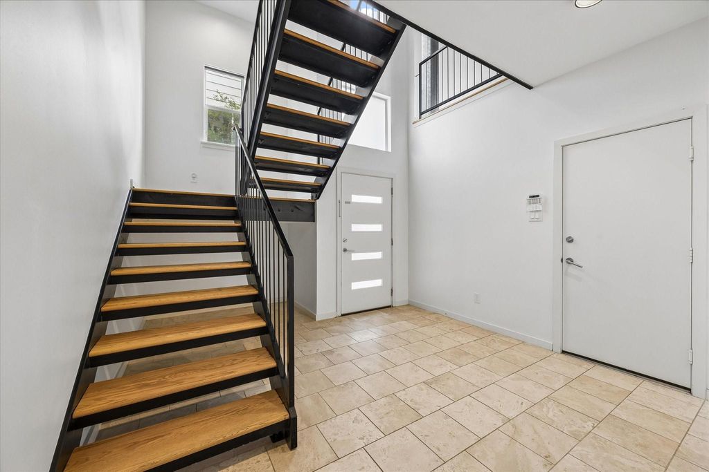 Photo of 6102 Maxie Street, Houston, TX 77007 (MLS # 64347582)