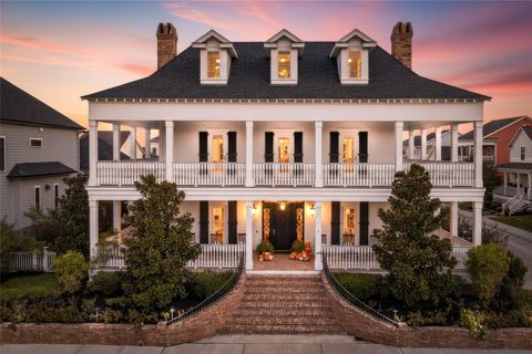 Photo of 7 Caroline Street, Galveston, TX 77554 (MLS # 10794320)