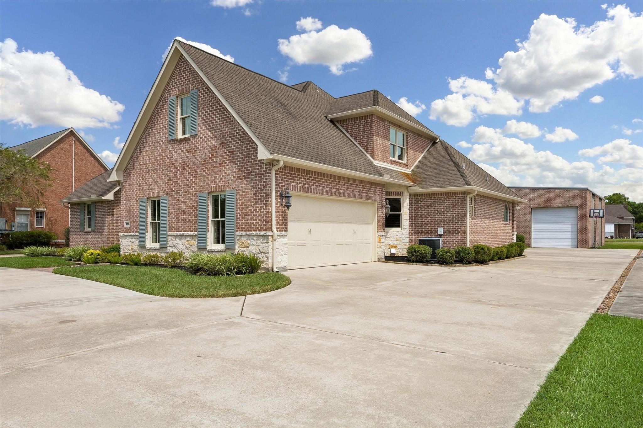 2103 Airline Drive