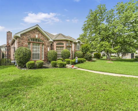 Photo of 6885 Tournament Drive, Houston, TX 77069 (MLS # 50168410)